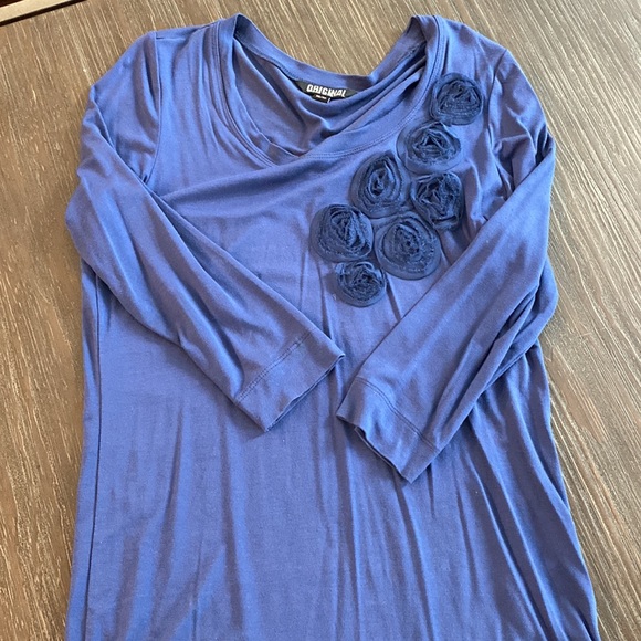 Nicole Miller original ladies three-quarter sleeve blouse.  Size XS. - Picture 4 of 10